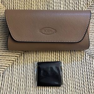 NWOT TOD’S Sunglass Case & Cleaning Cloth